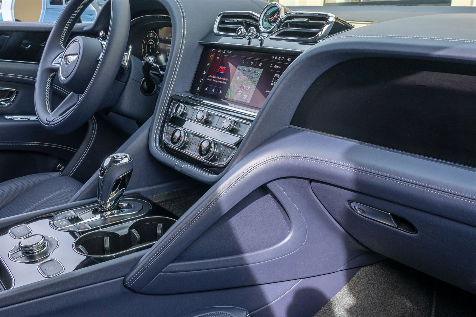 New 2025 Bentley Bentayga image 31