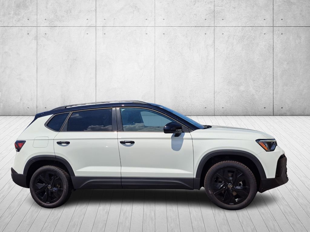 New 2025 Volkswagen Taos SE image 4