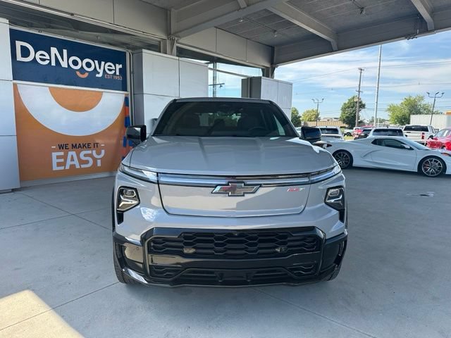 Used 2025 Chevrolet Silverado EV RST AWD/4WD image 5