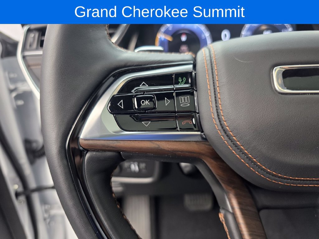 Used 2025 Jeep Grand Cherokee Summit w/ Obsidian Package AWD/4WD image 19