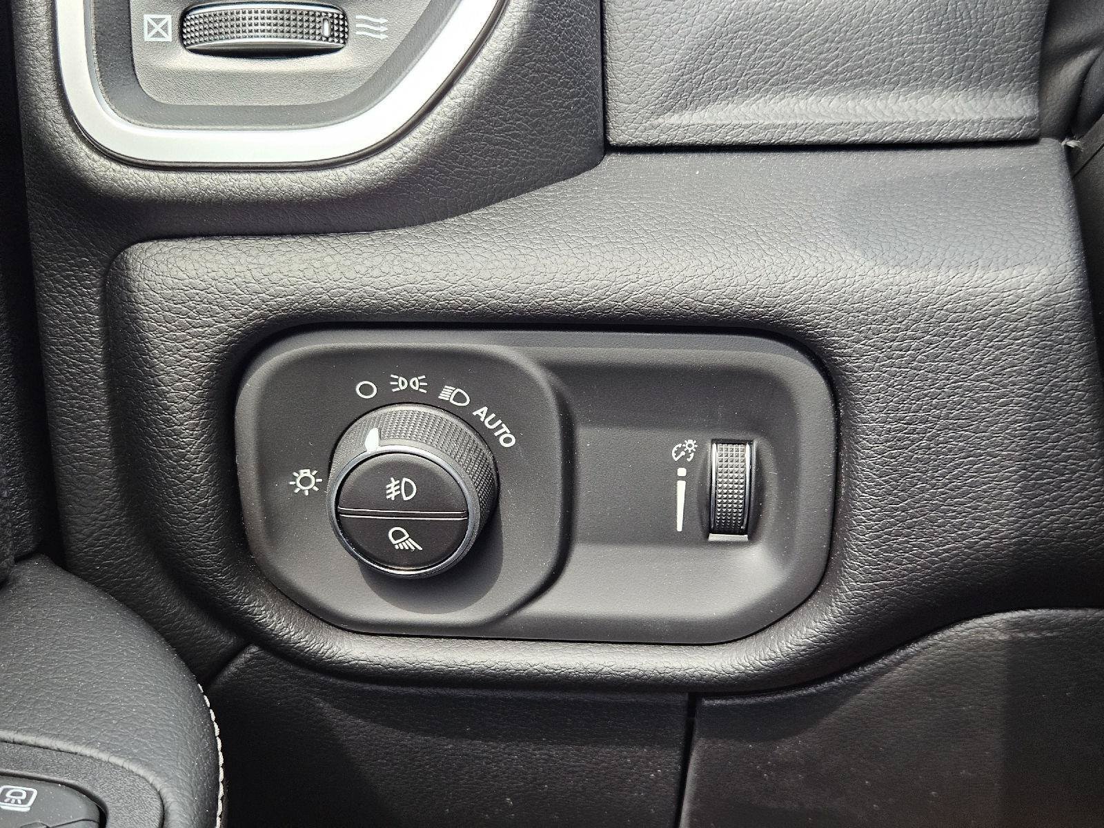 New 2027 RAM 3500 Laramie AWD/4WD image 17