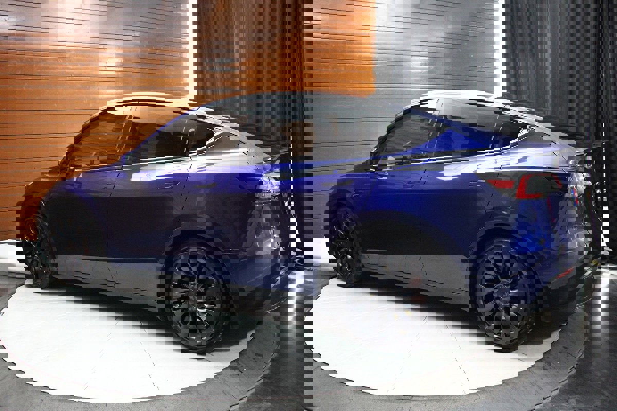 Used 2024 Tesla Model Y Performance image 11