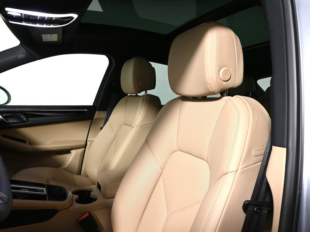 New 2026 Porsche Macan AWD/4WD image 14