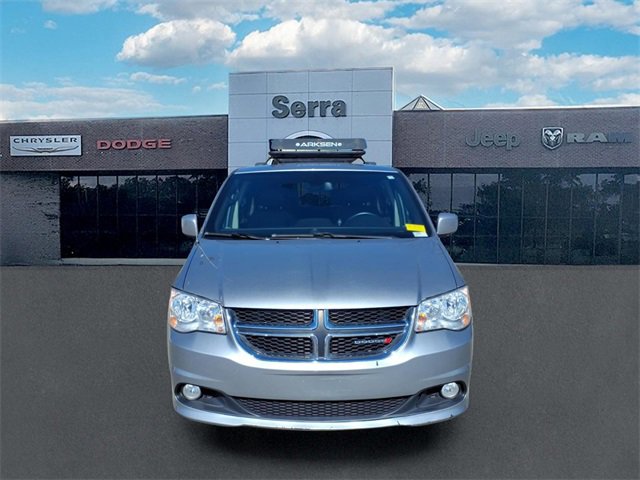 Used 2019 Dodge Grand Caravan SXT image 2