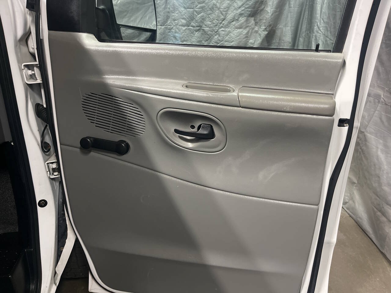 Used 2005 Ford E-150 and Econoline 150 RWD image 12