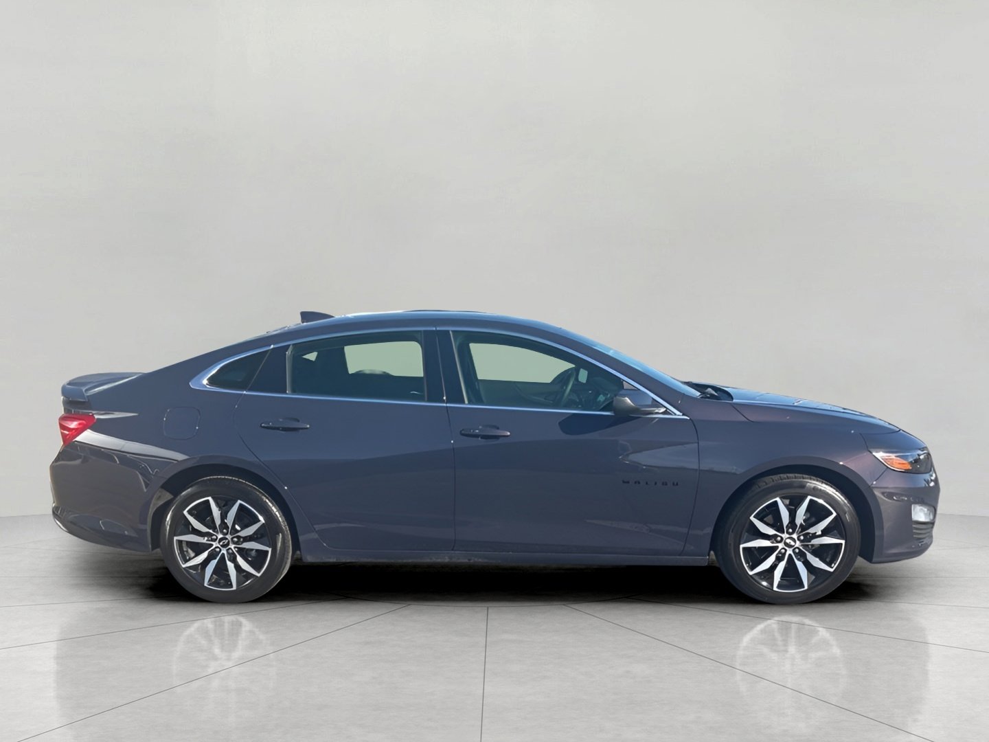 Used 2025 Chevrolet Malibu RS image 3