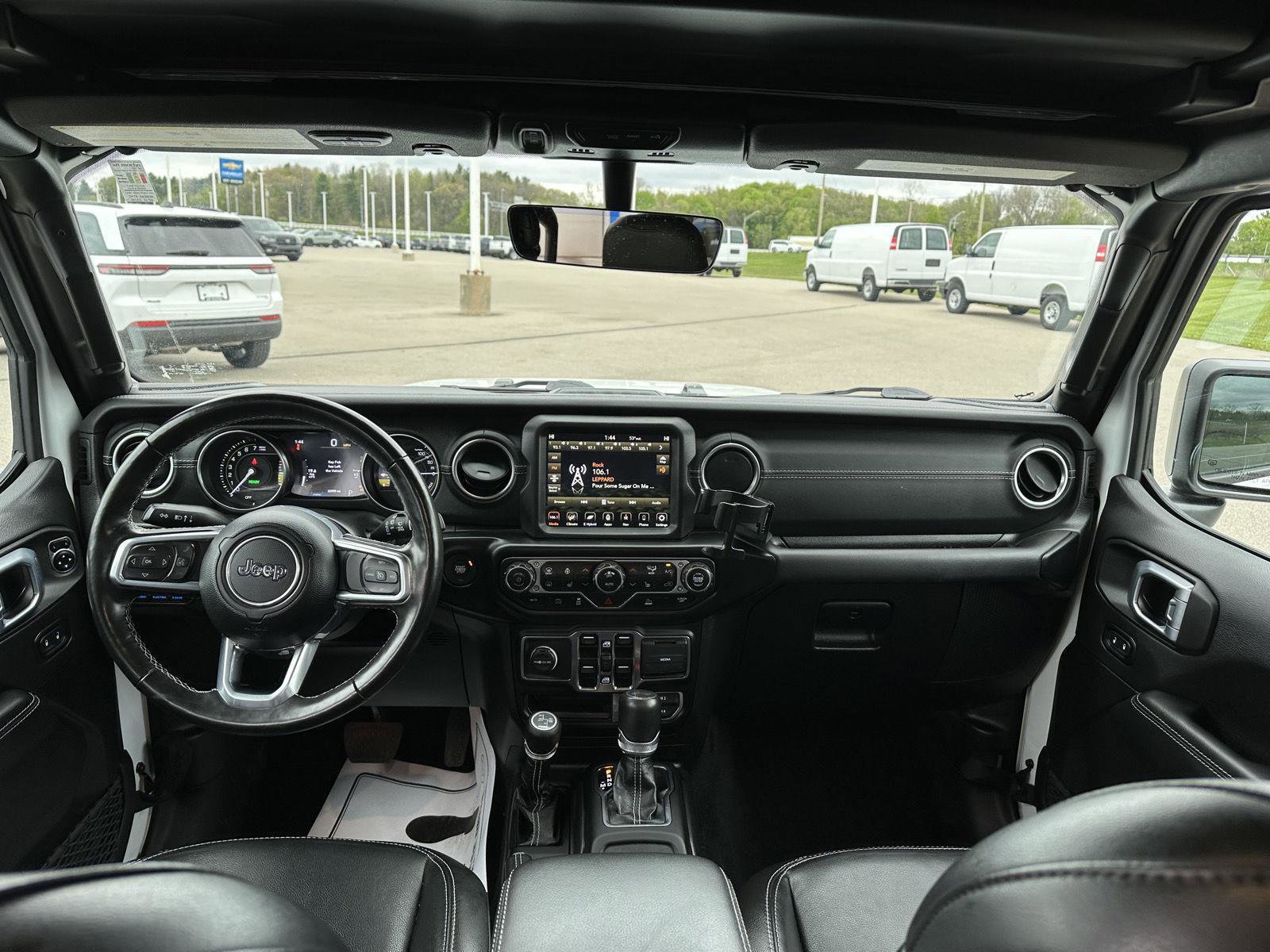 Used 2023 Jeep Wrangler Unlimited Sahara w/ Cold Weather Group AWD/4WD image 15