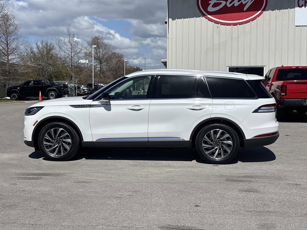 New 2026 Lincoln Aviator 2WD image 2