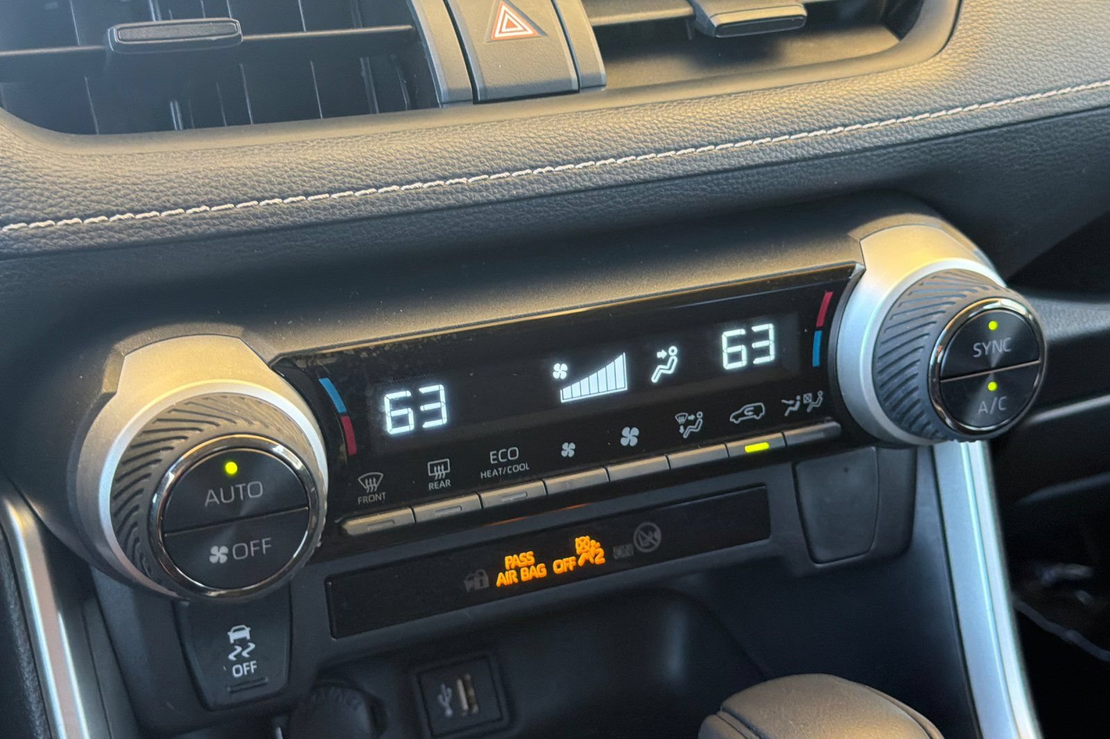 Used 2025 Toyota RAV4 XLE AWD/4WD image 23