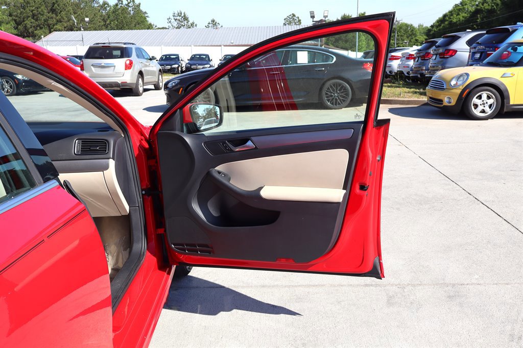 Used 2015 Volkswagen Jetta TDI SE FWD image 29
