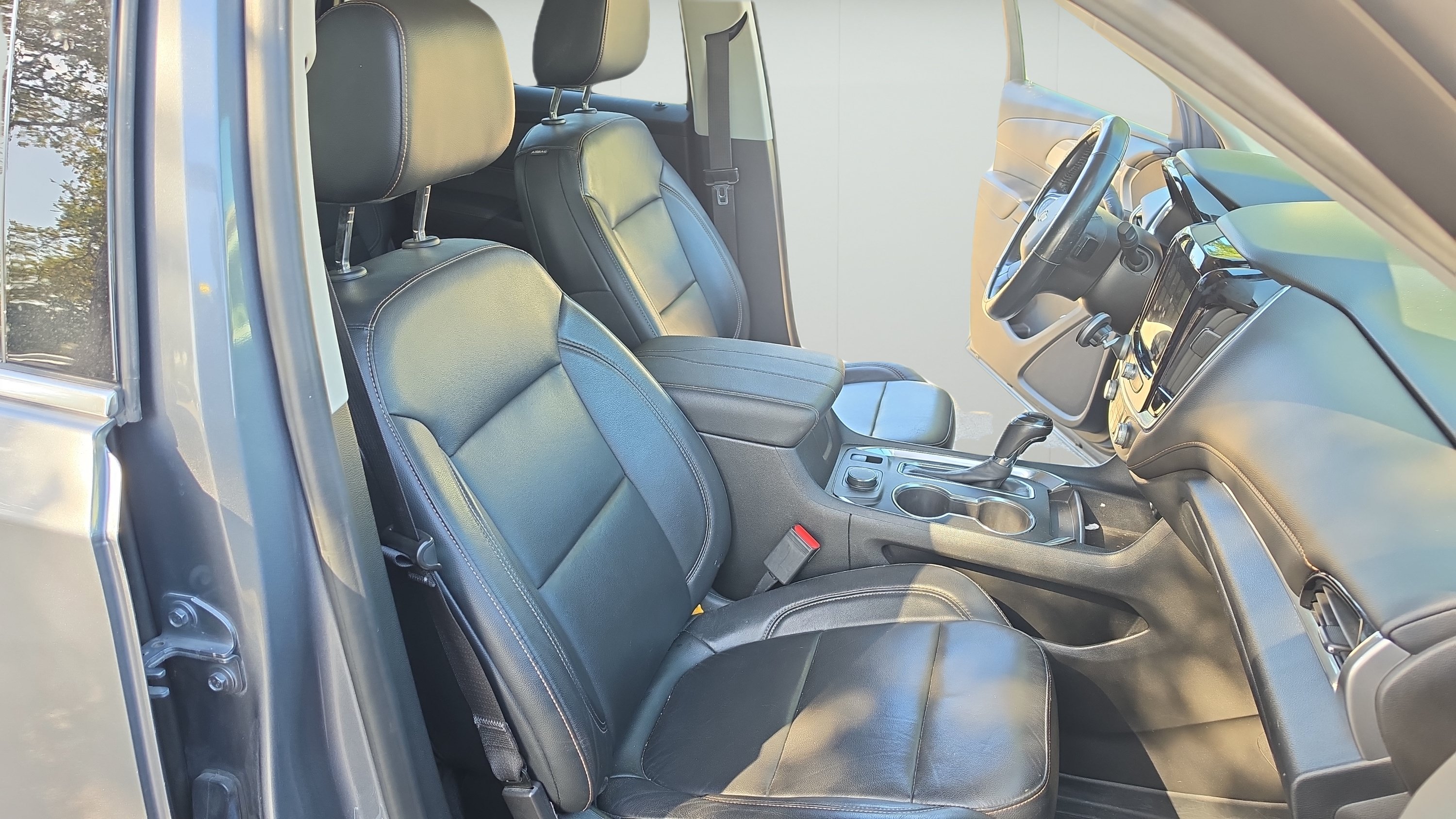 Used 2019 Chevrolet Traverse LT FWD image 22