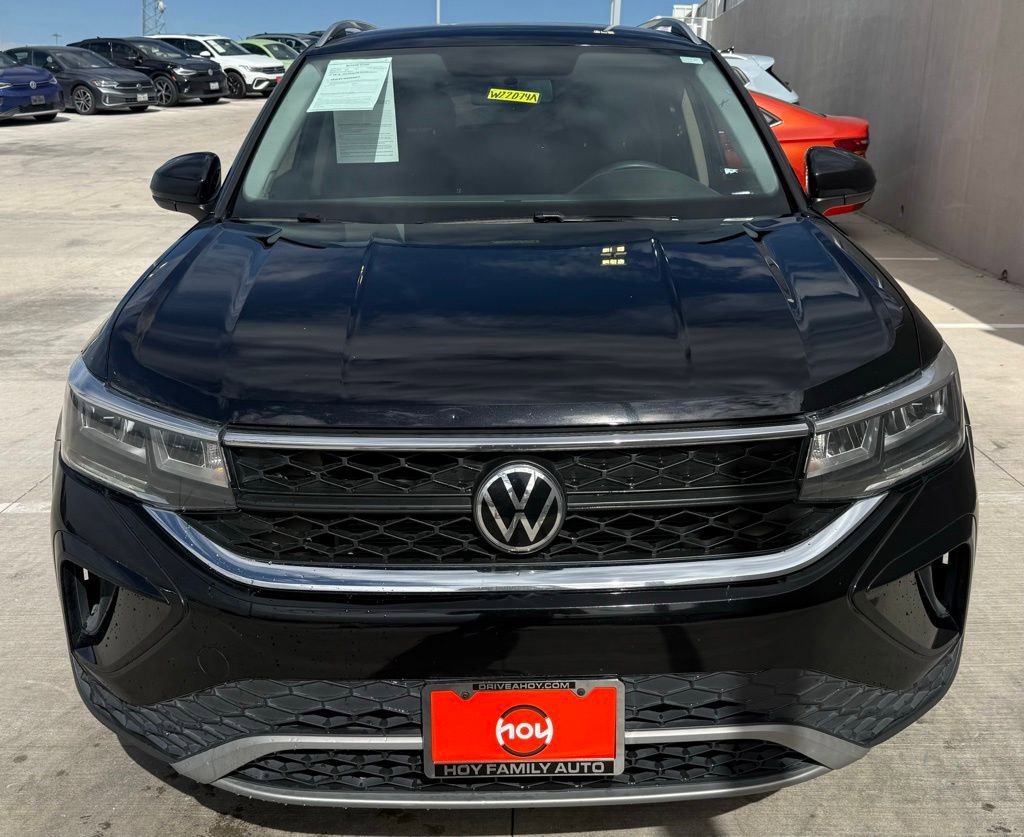 Used 2022 Volkswagen Taos SE FWD image 3