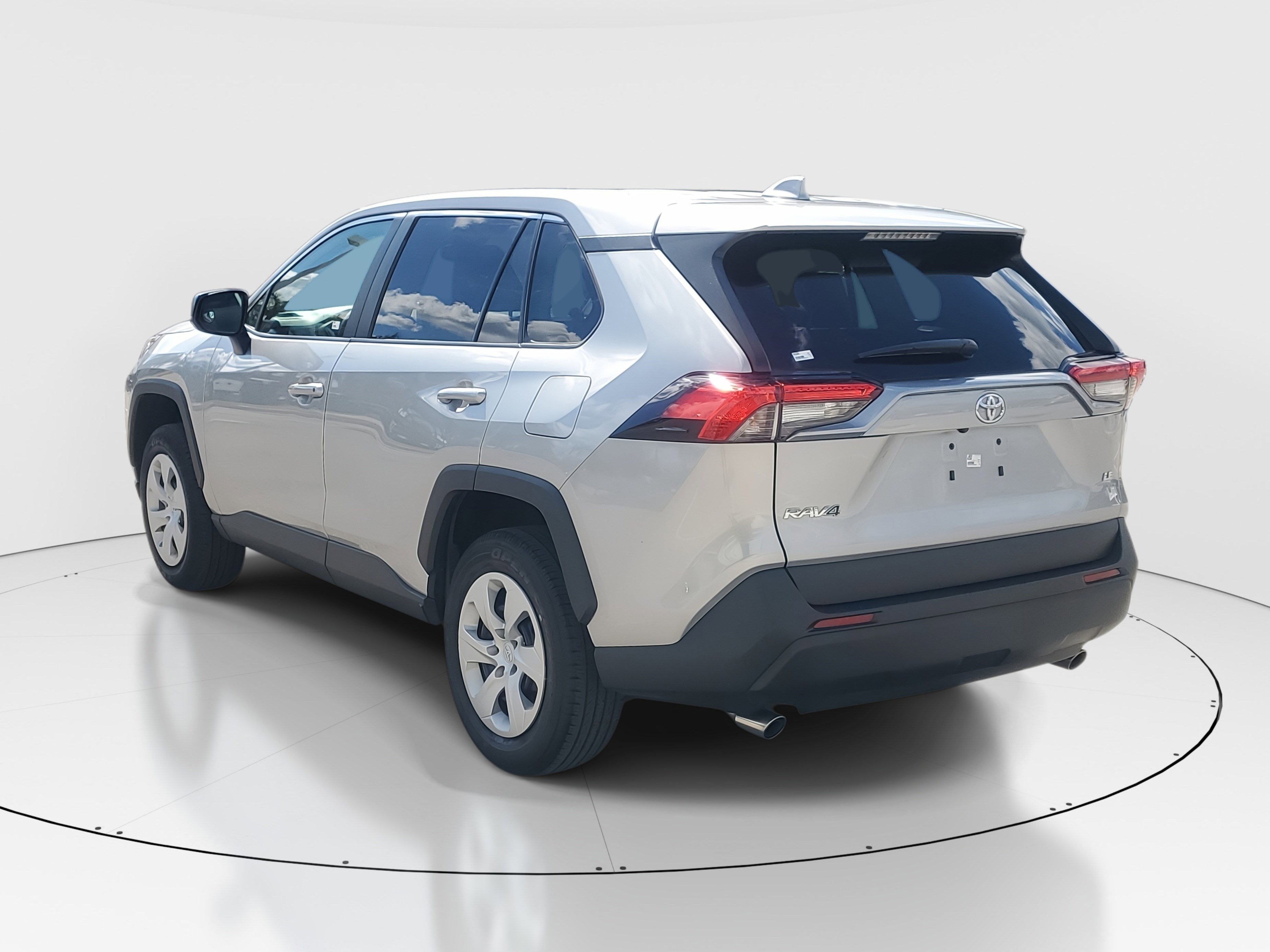 Used 2024 Toyota RAV4 LE image 5