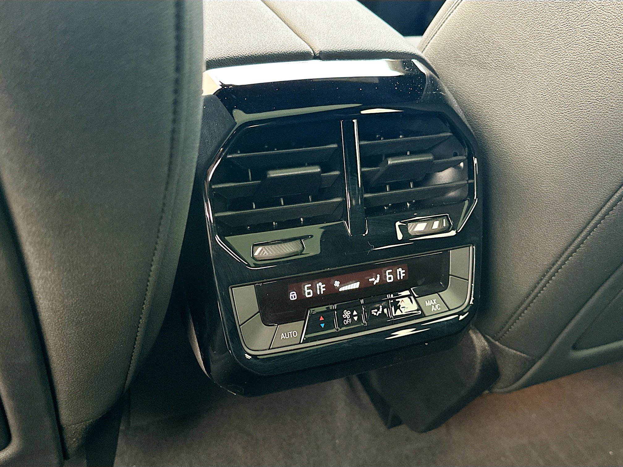 Used 2025 BMW iX xDrive50 w/ Sport Package image 24