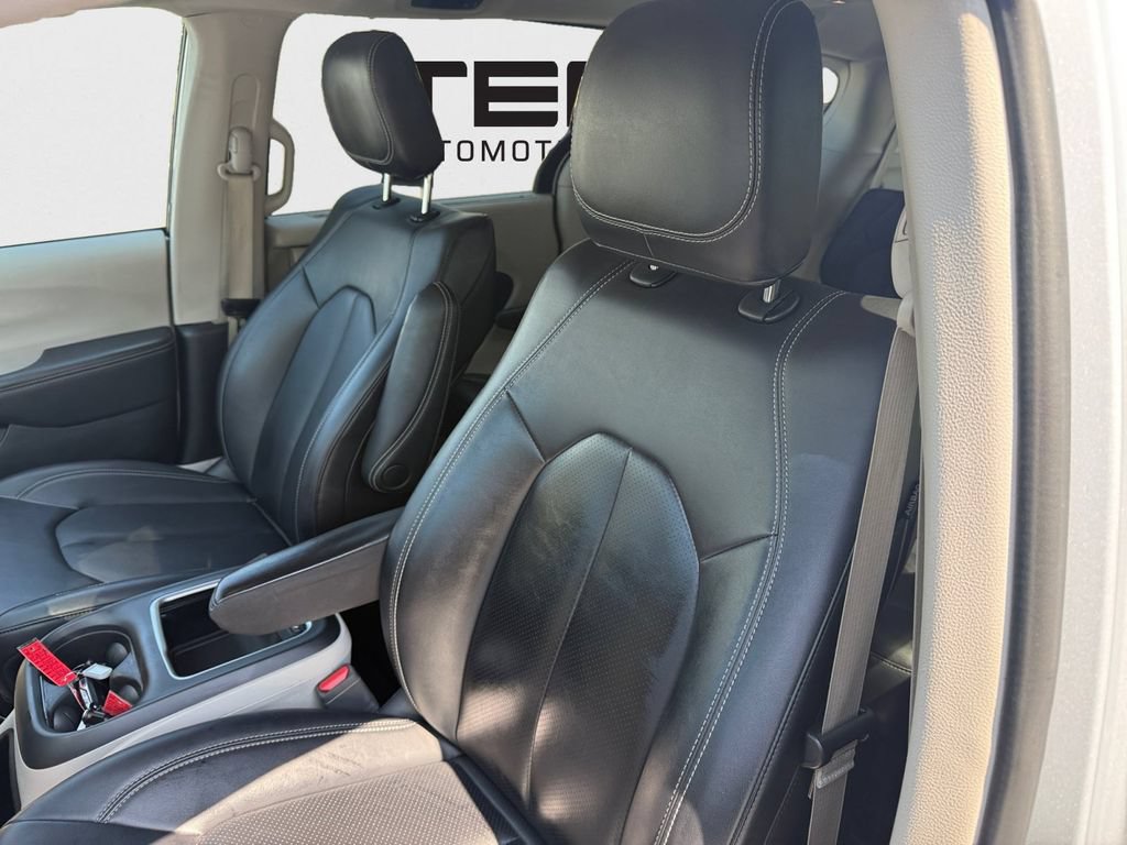 Certified 2024 Chrysler Pacifica Touring-L FWD image 24