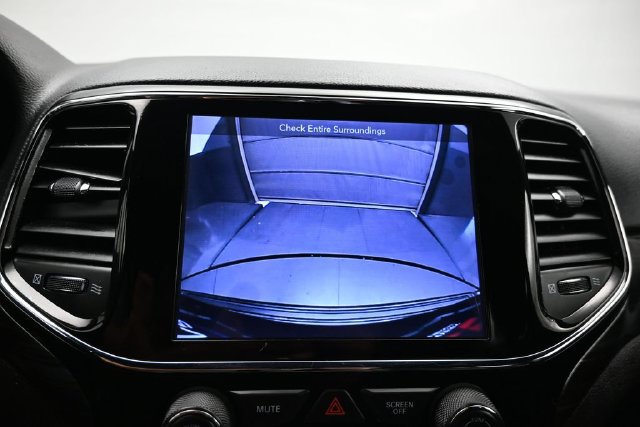 Used 2019 Jeep Grand Cherokee Altitude AWD/4WD image 15