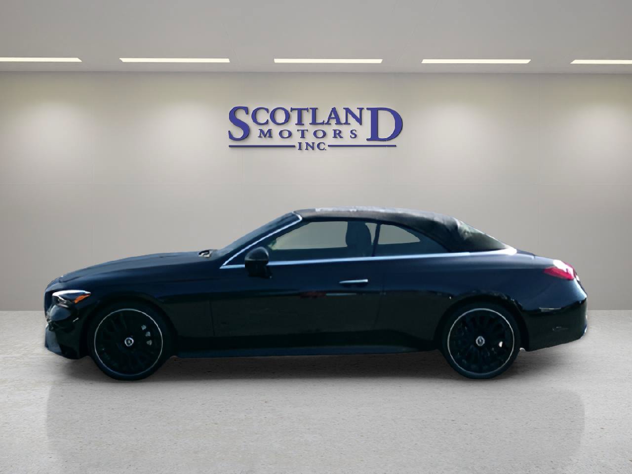 Used 2025 Mercedes-Benz CLE 450 4MATIC Cabriolet w/ Night Package image 1