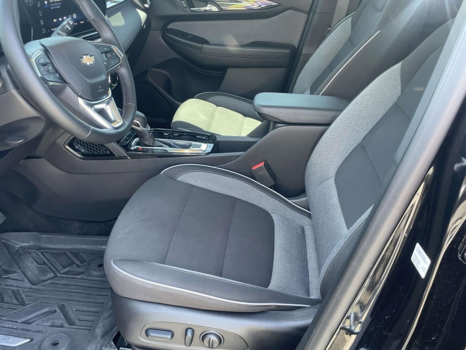 Used 2025 Chevrolet TrailBlazer LT w/ Convenience Package image 12