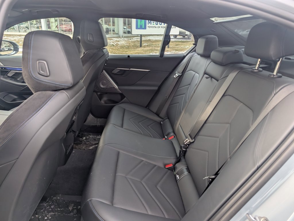 Used 2024 BMW 540i xDrive w/ Premium Package image 21