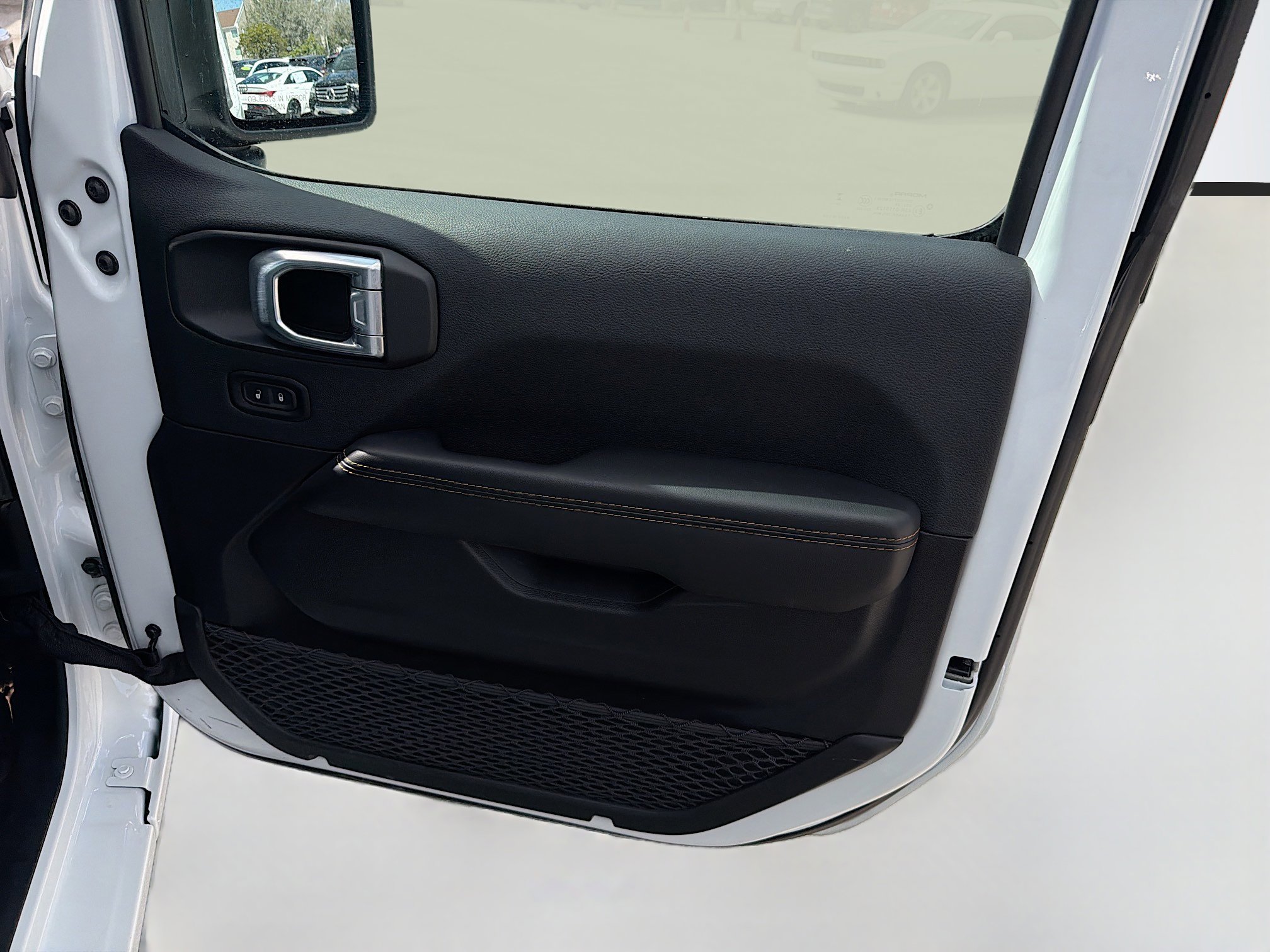 Used 2025 Jeep Wrangler Sahara image 41