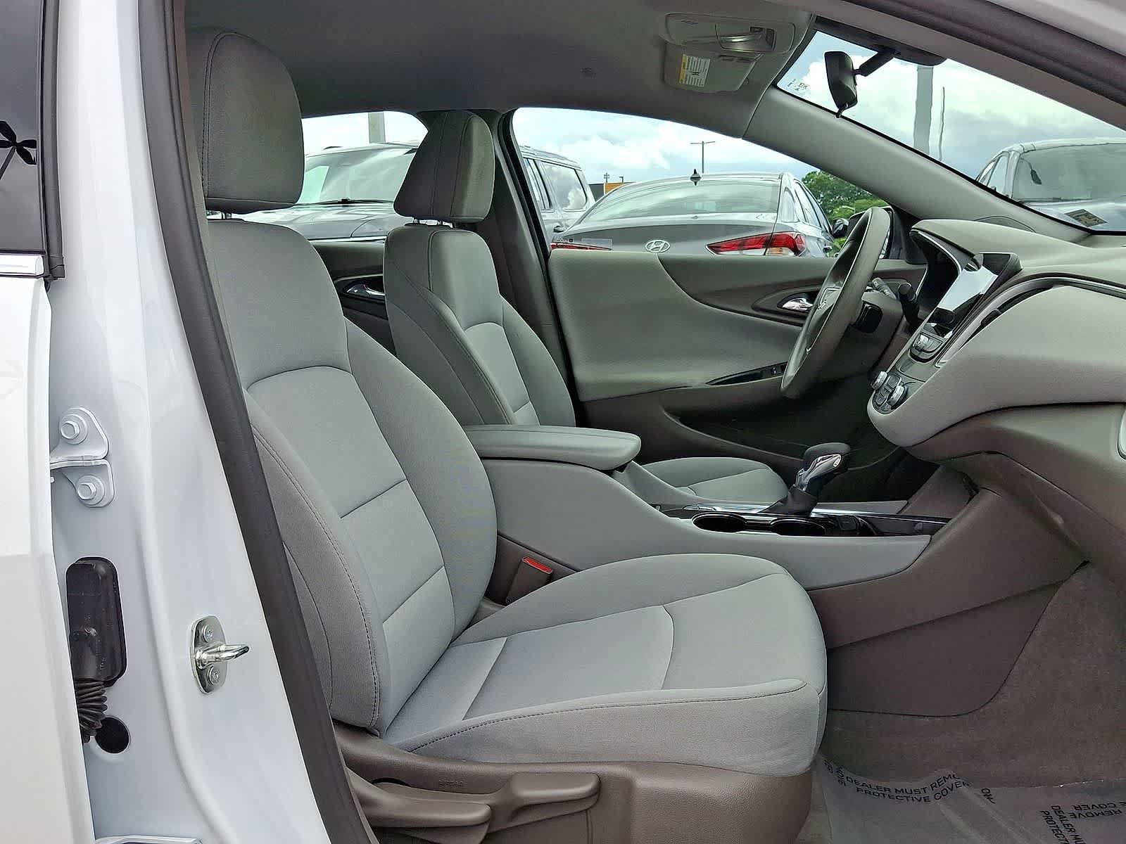 Used 2023 Chevrolet Malibu LT FWD image 32
