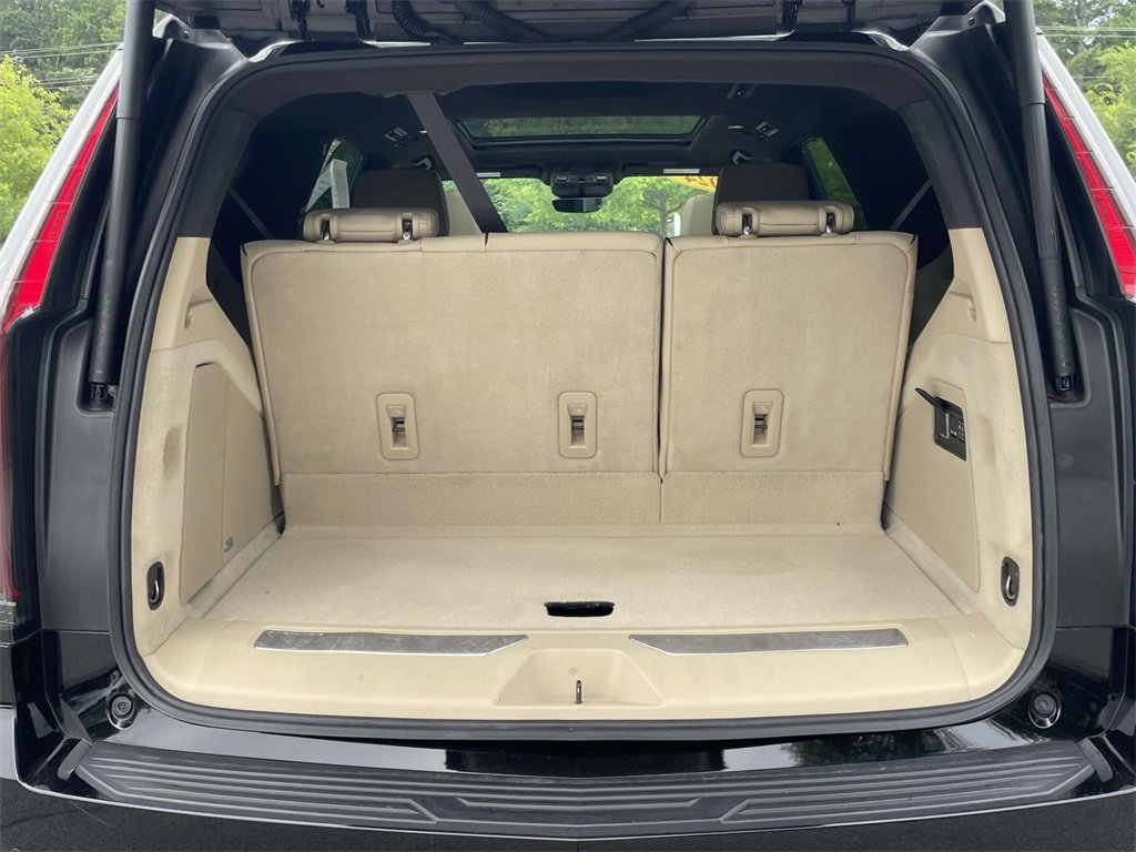 Used 2024 Cadillac Escalade Premium Luxury image 8