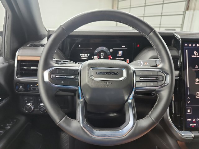 Used 2025 GMC Yukon Denali AWD/4WD image 22