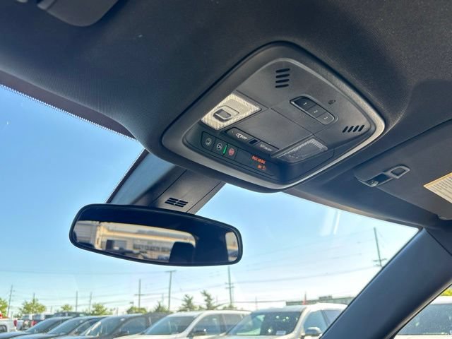 Used 2023 Chevrolet Traverse LT FWD image 30