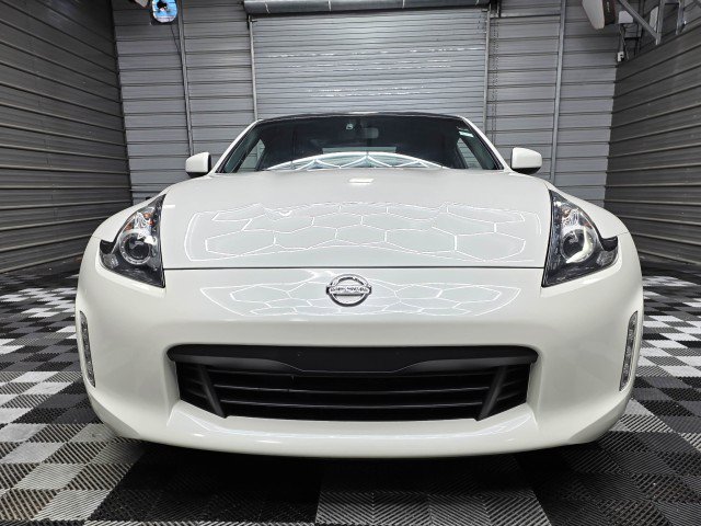 Used 2018 Nissan 370Z Coupe RWD image 4