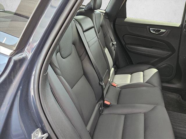 Used 2022 Volvo XC60 B5 Momentum w/ Advanced Package FWD image 16