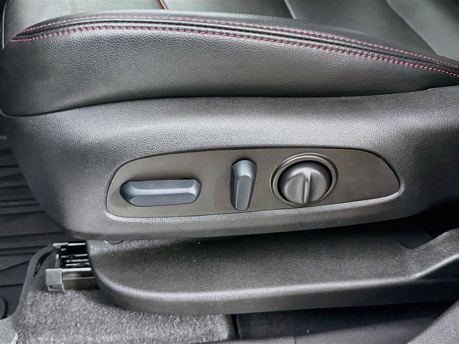 Used 2022 Chevrolet Equinox RS w/ RS Leather Package FWD image 32