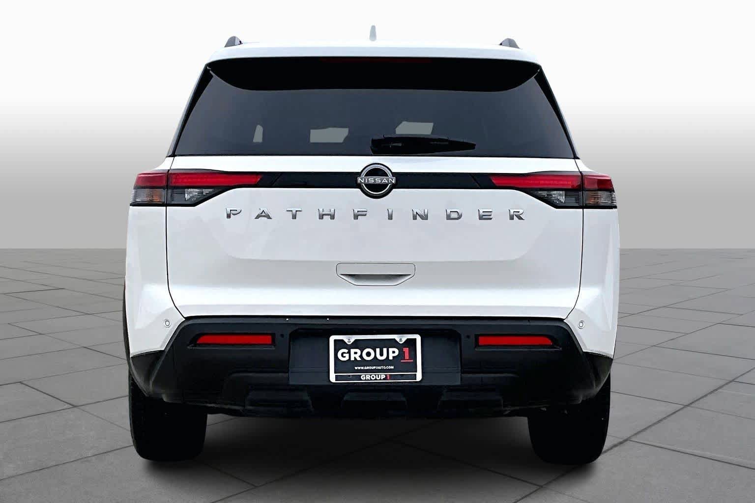 Used 2025 Nissan Pathfinder SV image 5