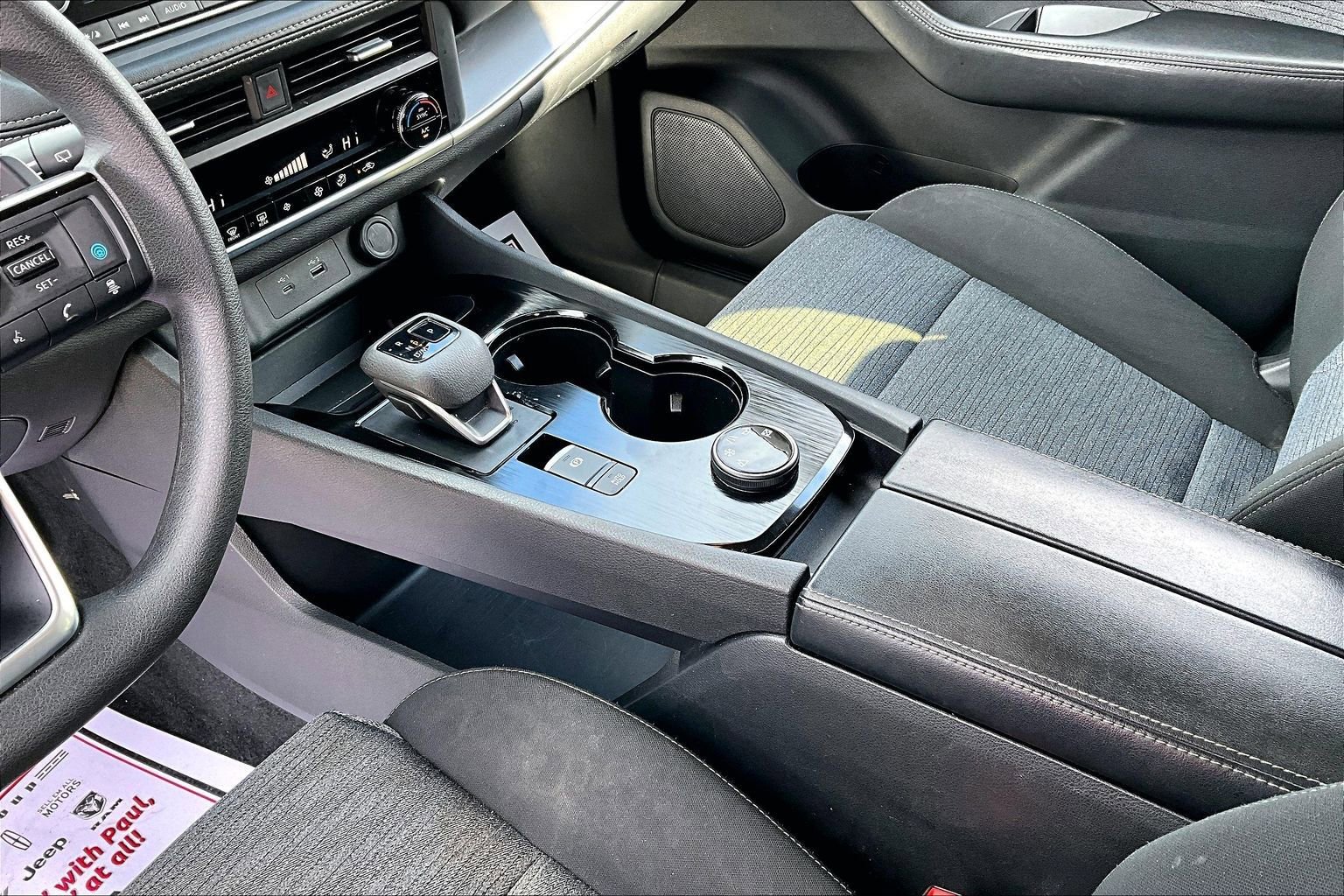 Used 2023 Nissan Rogue SV image 15