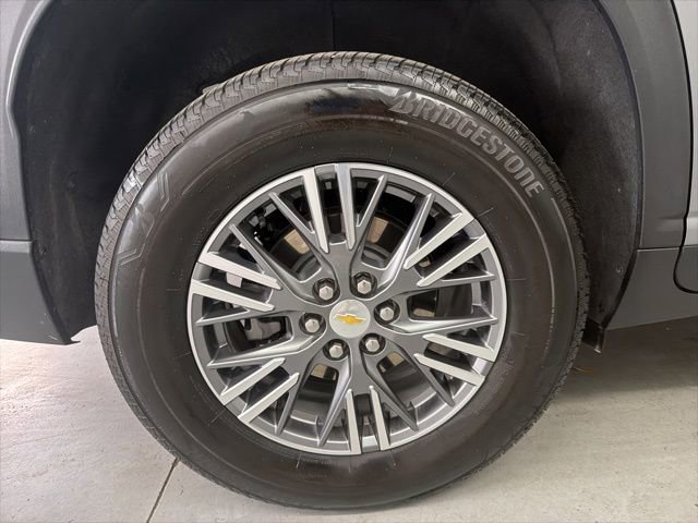 Used 2025 Chevrolet Traverse LT w/ Driver Confidence Package image 12