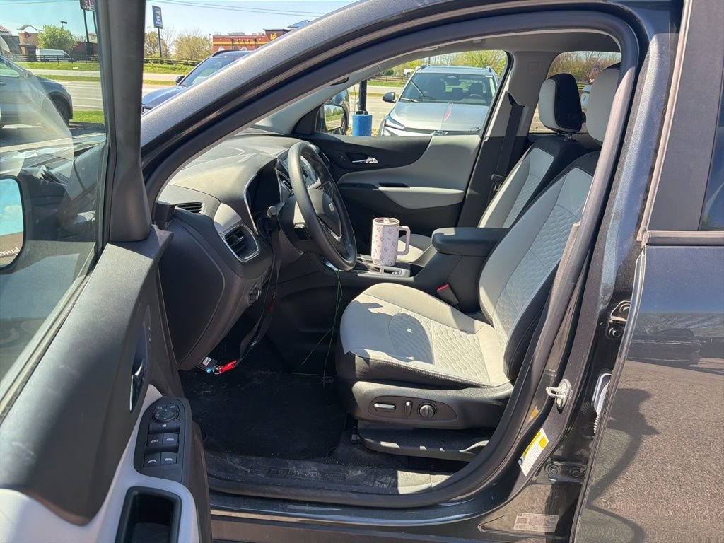 Used 2020 Chevrolet Equinox LS w/ LS Convenience Package FWD image 6