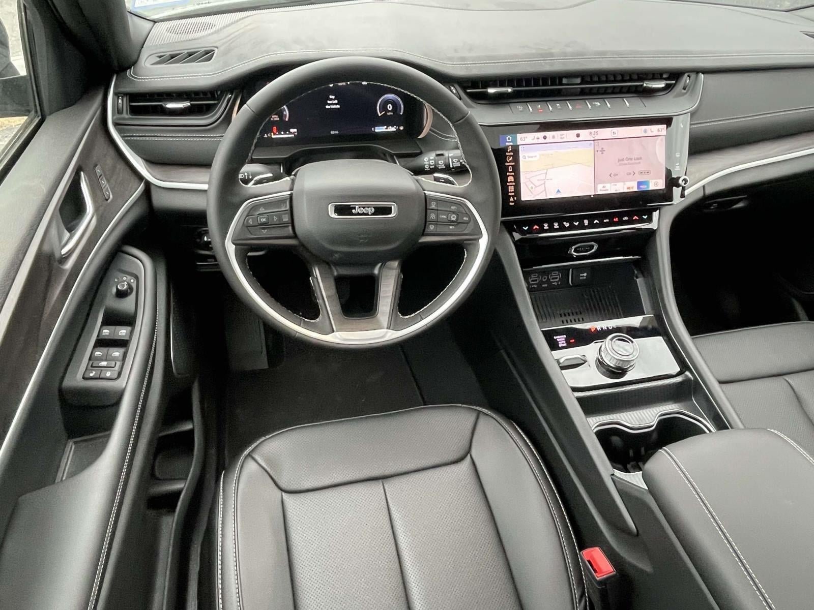New 2026 Jeep Grand Cherokee L Limited w/ Luxury Tech Group II AWD/4WD image 6