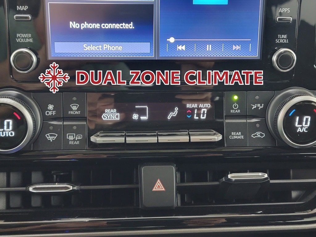Used 2021 Toyota Highlander XLE AWD/4WD image 23