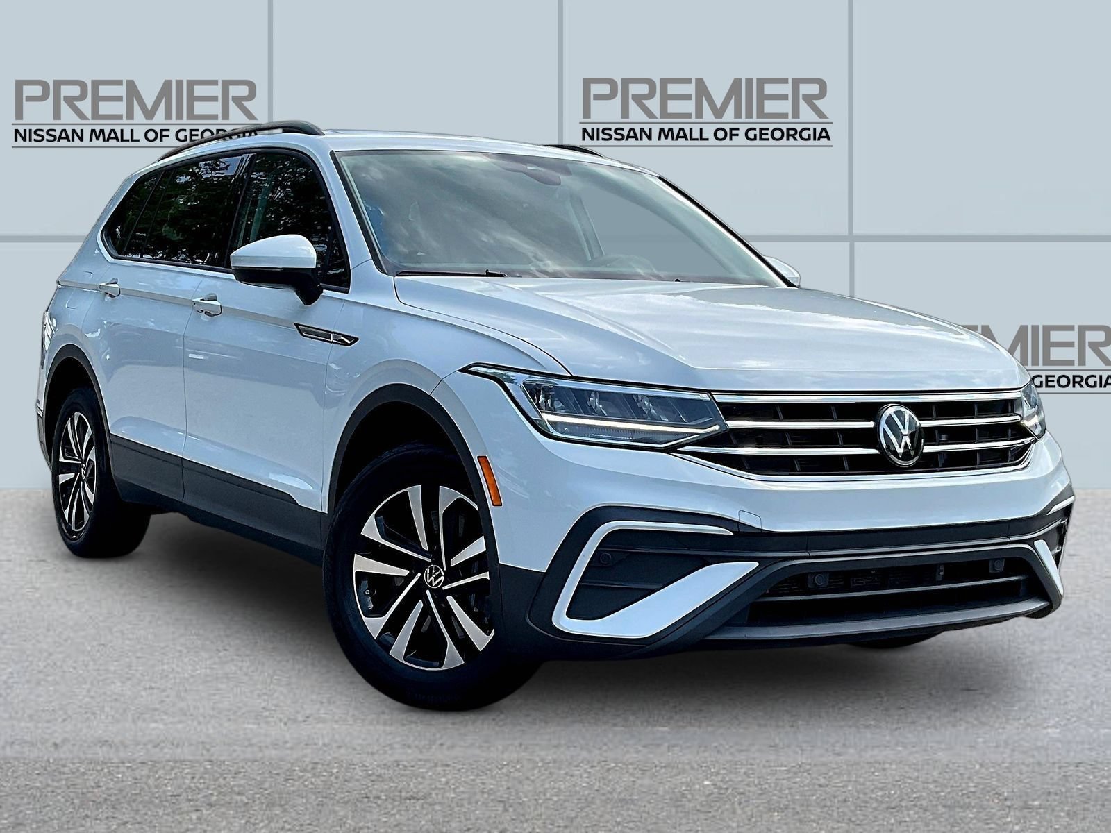 Used 2022 Volkswagen Tiguan S w/ IQ.Drive Package FWD image 3