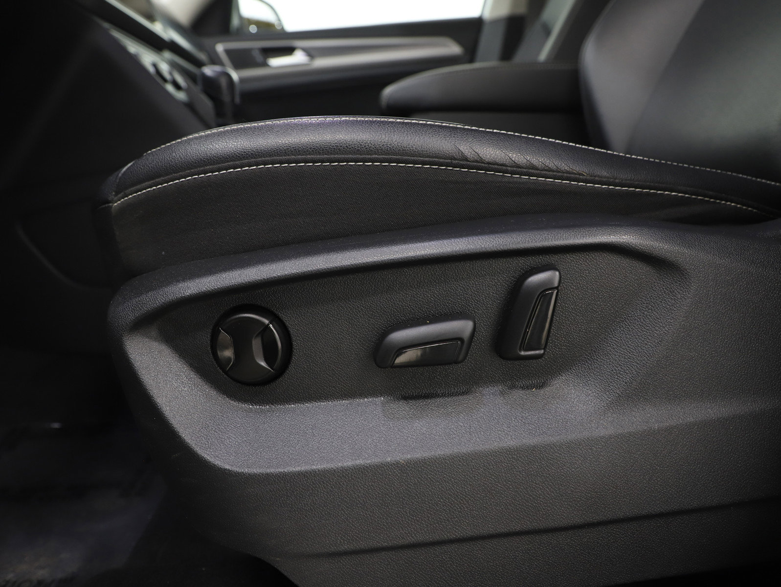 Used 2021 Volkswagen Atlas SE w/ Panoramic Sunroof Package image 28