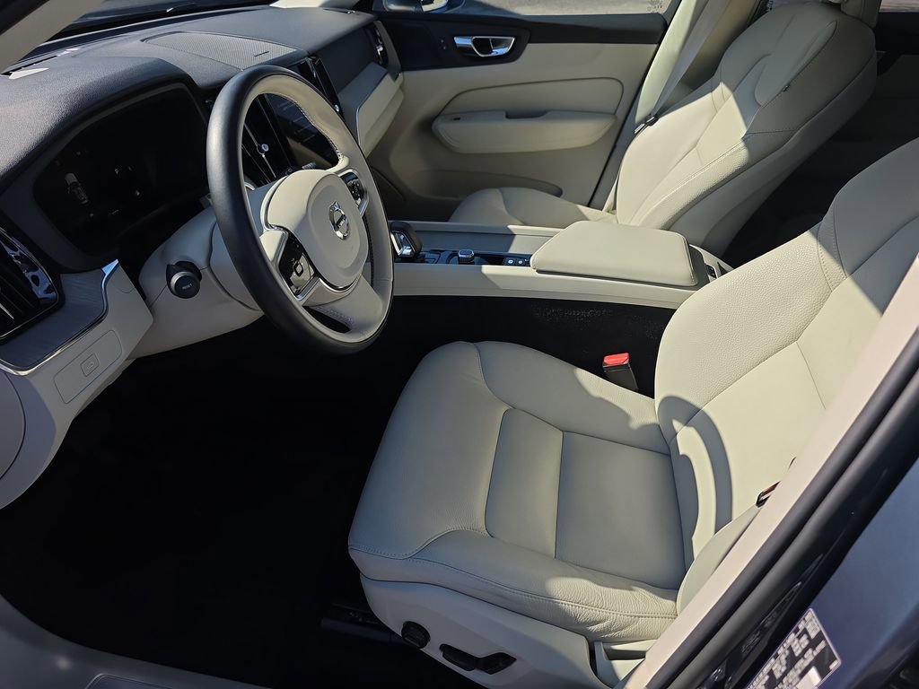 Used 2023 Volvo XC60 B5 Plus w/ Climate Package image 8