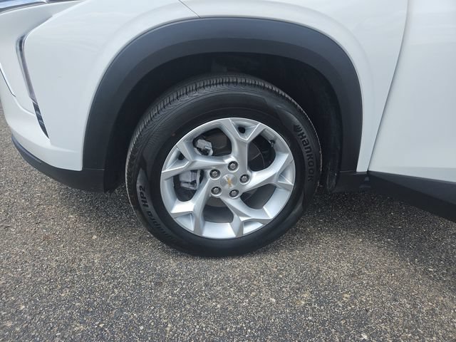 Used 2024 Chevrolet Trax LS w/ LS Convenience Package FWD image 27