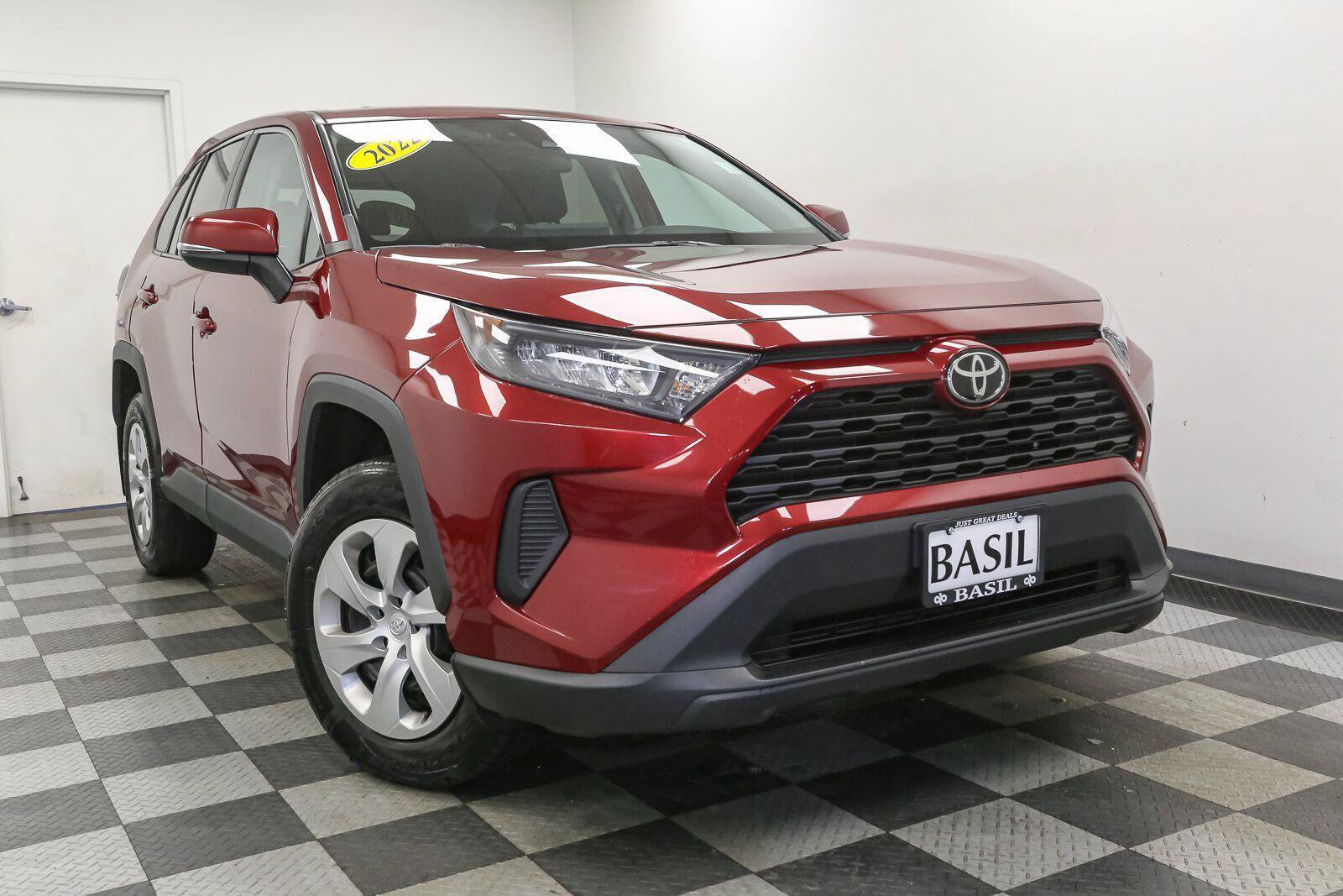 Certified 2022 Toyota RAV4 LE AWD/4WD image 3