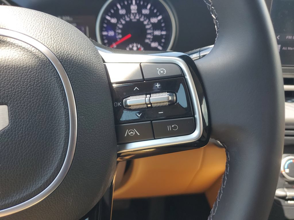 Used 2024 Kia Carnival LX FWD image 20