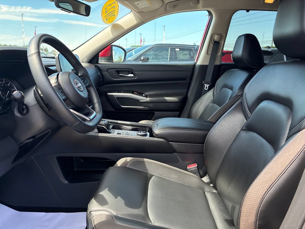 Used 2023 Nissan Pathfinder SL AWD/4WD image 10