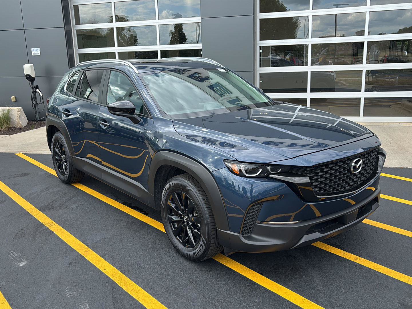 Used 2025 MAZDA CX-50 AWD 2.5 S w/ Premium Package image 2