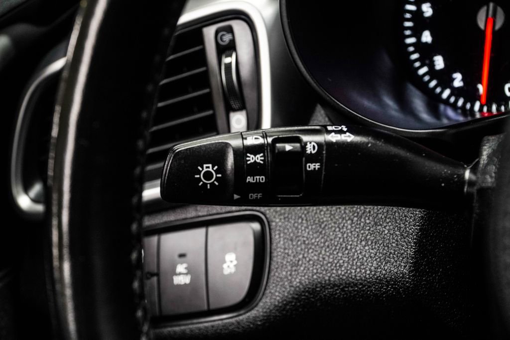 Used 2019 Kia Sorento SX image 33