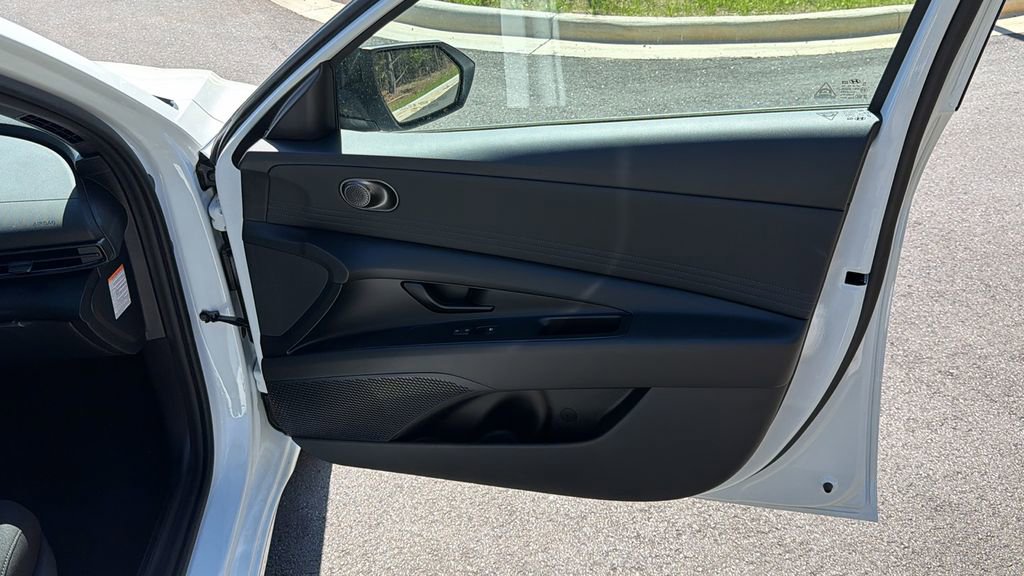 New 2026 Hyundai Elantra Sport FWD image 15