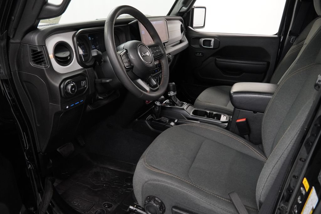 Used 2024 Jeep Wrangler Unlimited AWD/4WD image 24