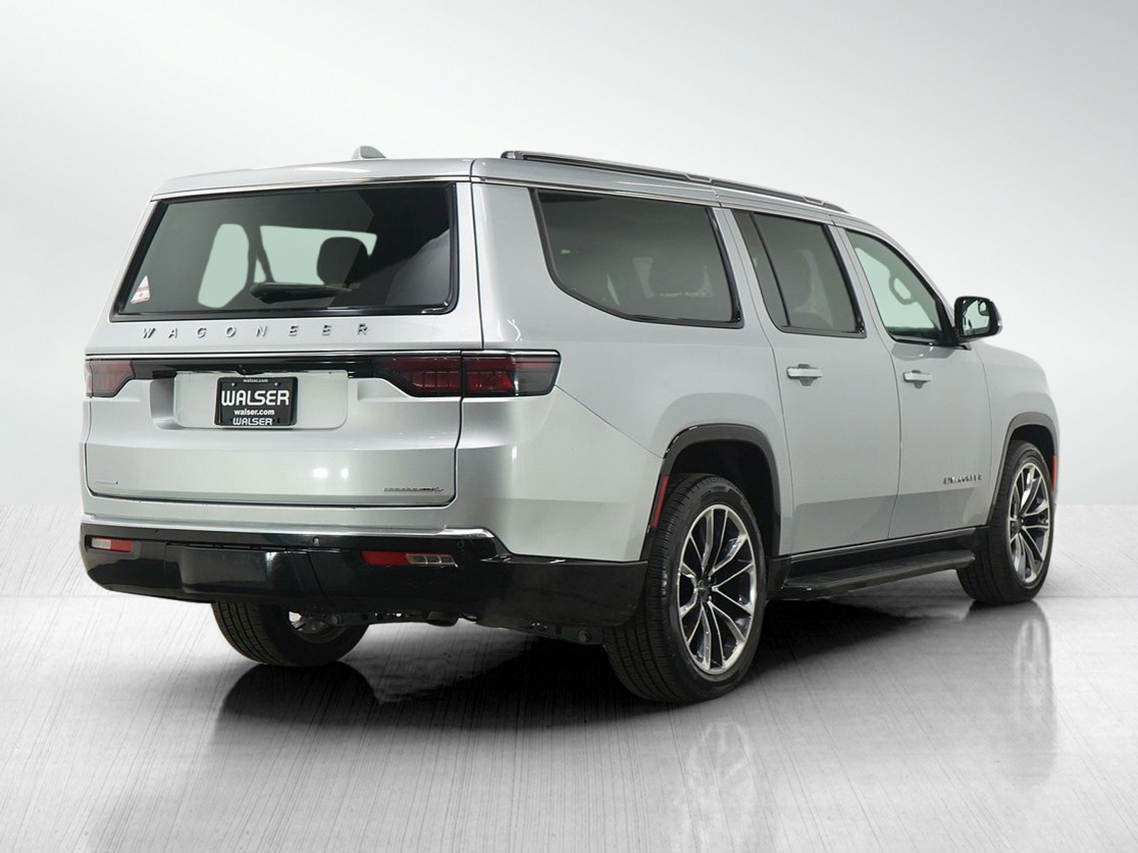 Used 2023 Jeep Wagoneer L Series II w/ Premium Group I image 5