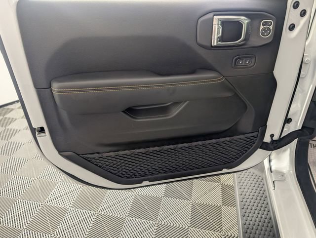 Used 2025 Jeep Wrangler Unlimited Sahara image 10